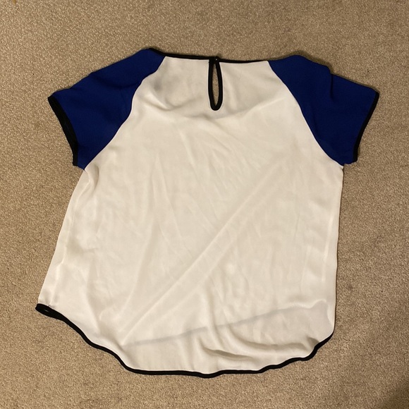 Blue and white flowy t-shirt blouse - Picture 2 of 3